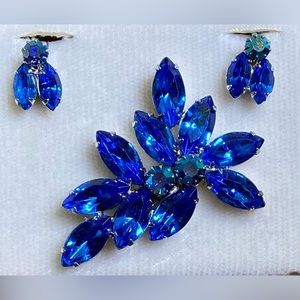 COPY - Stunning 1959,Crystal brooch and earing set in original box. Excellent c…